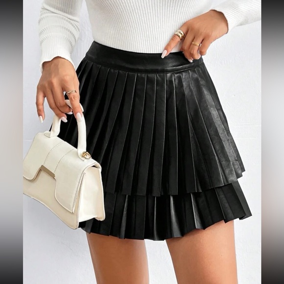 PU faux leather double tiered / layered black mini skirt - Picture 4 of 5